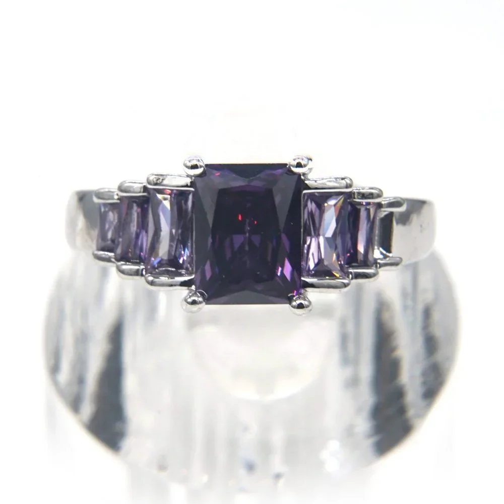 Silver Amethyst ring with baguettes on side. - Picture 3 of 4